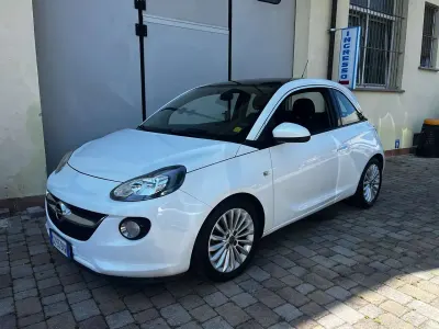 Usata Opel Adam Glam 69 CV (50 kW) 2013 Bianco Utilitaria