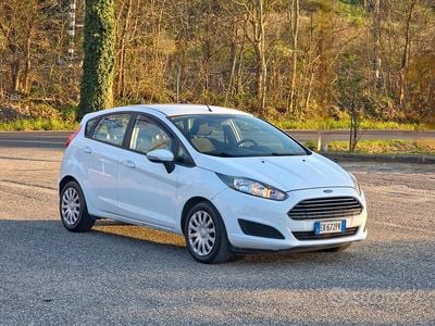 Usata Ford Fiesta 75 CV (55 kW) 2015 Bianco Berlina