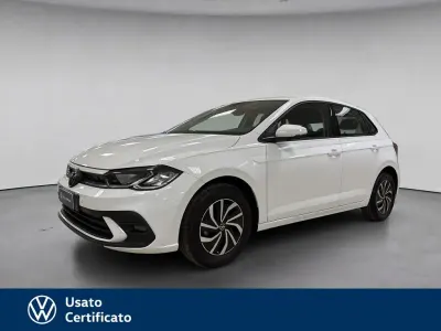 Usata VW Polo Life 95 CV (69 kW) 2023 Bianco / pastello Utilitaria