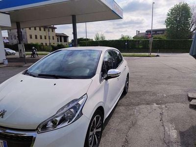 Usata Peugeot 208 Allure 75 CV (55 kW) 2017 Utilitaria