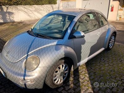 Usata VW New Beetle 101 CV (74 kW) 2004 Grigio Utilitaria