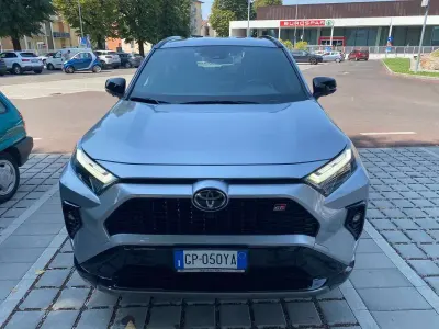 Usata Toyota RAV4 Hybrid Sport 222 CV (163 kW) 2023 Argento SUV