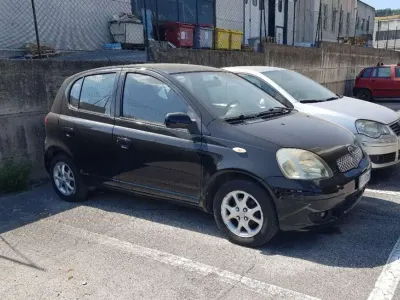 Usata Toyota Yaris 75 CV (55 kW) 2005 Nero Utilitaria
