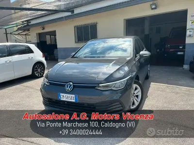 Usata VW Golf VIII Life 116 CV (85 kW) 2023 Grigio Berlina