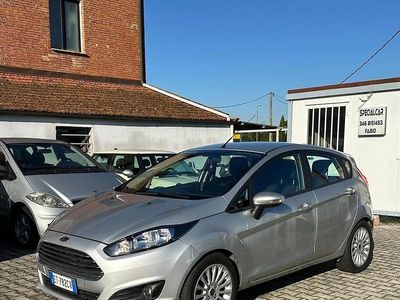 Usata Ford Fiesta Titanium 75 CV (55 kW) 2014 Grigio Berlina