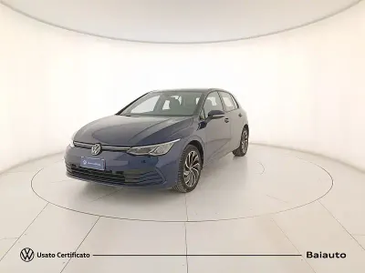 Usata VW Golf VIII Life 110 CV (80 kW) 2023 Blu Berlina