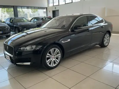Usata Jaguar XF Chequered Flag 179 CV (131 kW) 2019 Nero Berlina