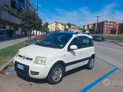Usata Fiat Panda Climbing 60 CV (44 kW) 2010 Bianco Utilitaria