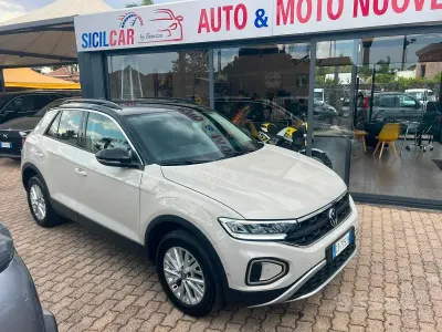 Usata VW T-Roc R-line 150 CV (110 kW) 2024 Beige SUV
