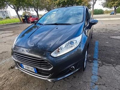 Usata Ford Fiesta Titanium 95 CV (69 kW) 2017 Grigio Utilitaria