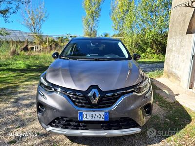 Usata Renault Captur 145 CV (106 kW) 2023 Grigio SUV