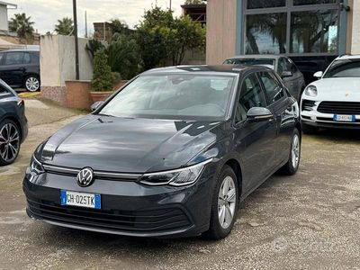 Usata VW Golf VIII Life 116 CV (85 kW) 2022 Grigio Berlina