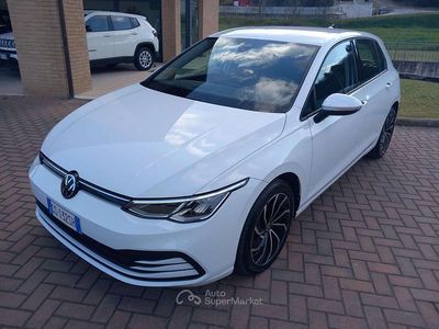Usata VW Golf VIII Life 116 CV (85 kW) 2024 Bianco Berlina