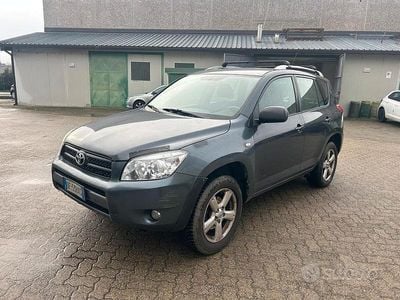 Usata Toyota RAV4 Luxury 136 CV (100 kW) 2007 Grigio SUV