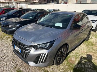 Usata Peugeot 208 Allure 101 CV (74 kW) 2025 Grigio Utilitaria