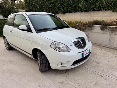 Usata Lancia Ypsilon 75 CV (55 kW) 2010 Bianco Utilitaria