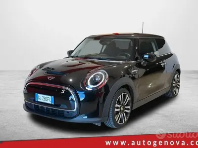 Usata Mini Cooper SE Classic 75 kW (102 CV) 2022 Nero Utilitaria