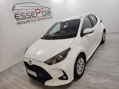 Usata Toyota Yaris Business Edition 72 CV (52 kW) 2023 Bianco Utilitaria