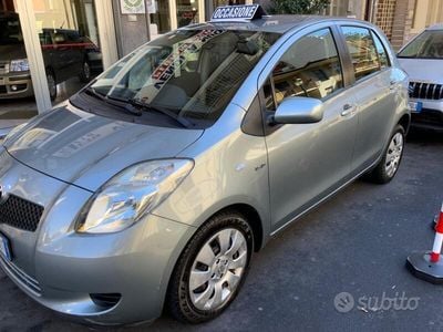 Usata Toyota Yaris 90 CV (66 kW) 2009 Grigio Berlina