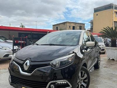 Usata Renault Captur Iconic 90 CV (66 kW) 2016 Nero SUV