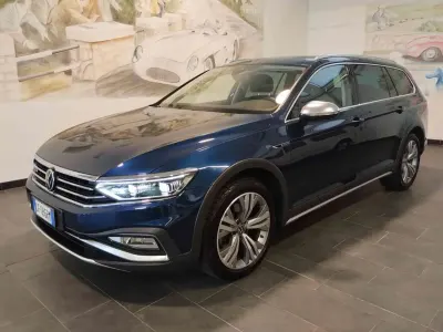 Usata VW Passat Alltrack 200 CV (147 kW) 2021 Blu/azzurro Station wagon
