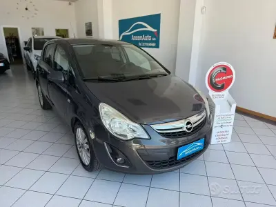 Usata Opel Corsa 86 CV (63 kW) 2013 Grigio Utilitaria