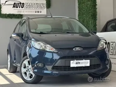 Usata Ford Fiesta 60 CV (44 kW) 2011 Blu Berlina