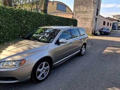 Usata Volvo V70 Momentum 205 CV (150 kW) 2011 Beige Station wagon