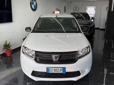Usata Dacia Sandero Lauréate 75 CV (55 kW) 2015 Bianco Berlina