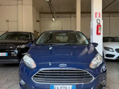 Usata Ford Fiesta Titanium 95 CV (69 kW) 2015 Bluazzurro Utilitaria