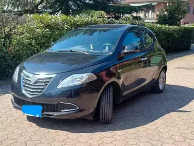 Usata Lancia Ypsilon 69 CV (50 kW) 2014 Bluazzurro Utilitaria