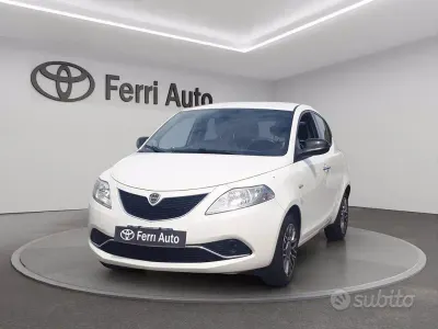 Usata Lancia Ypsilon Silver 69 CV (50 kW) 2016 Bianco Utilitaria