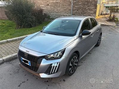 Usata Peugeot 208 Style 100 kW (136 CV) 2024 Grigio Utilitaria