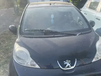 Usata Peugeot 107 Allure 68 CV (50 kW) 2012 Utilitaria