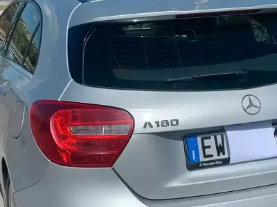 Usata Mercedes A180 109 CV (80 kW) 2014 Grigio Berlina