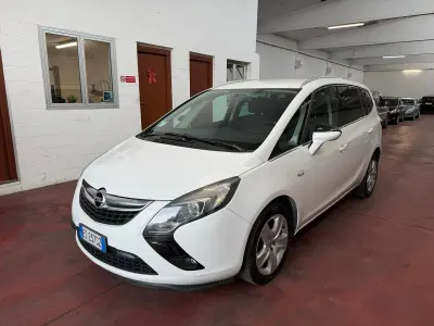 Usata Opel Zafira Tourer Cosmo 149 CV (109 kW) 2013 Bianco Monovolume