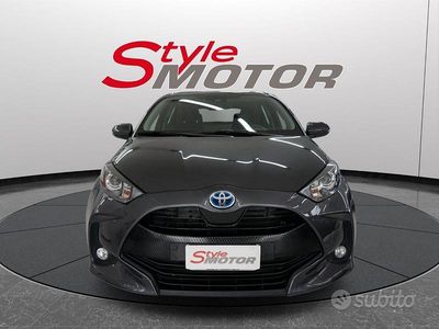Usata Toyota Yaris Hybrid Business Edition 92 CV (67 kW) 2024 Grigio Berlina