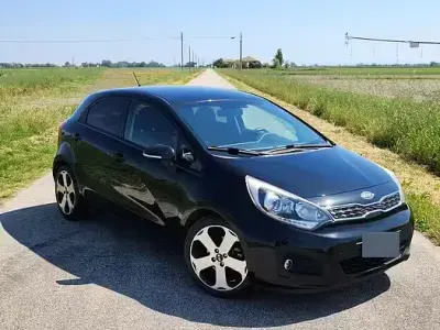 Usata Kia Rio 90 CV (66 kW) 2013 Nero Berlina