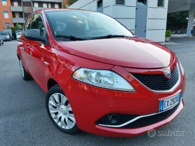 Usata Lancia Ypsilon 69 CV (50 kW) 2015 Rosso Utilitaria