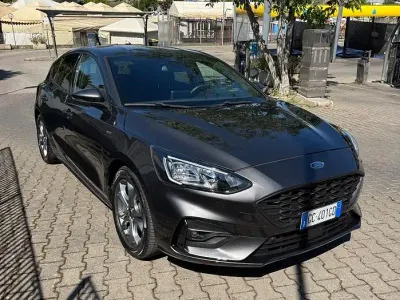 Usata Ford Focus ST-Line 120 CV (88 kW) 2020 Grigio Berlina