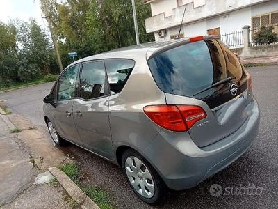 Usata Opel Meriva 110 CV (80 kW) 2011 Marrone Monovolume