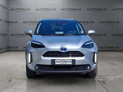 Usata Toyota Yaris Cross Lounge 92 CV (67 kW) 2022 Argento SUV