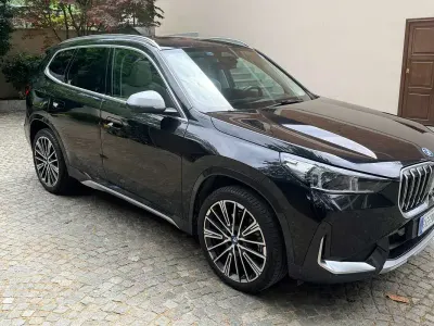 Käytetty BMW X1 xLine 136 HP (100 kW) 2023 Musta Katumaasturi