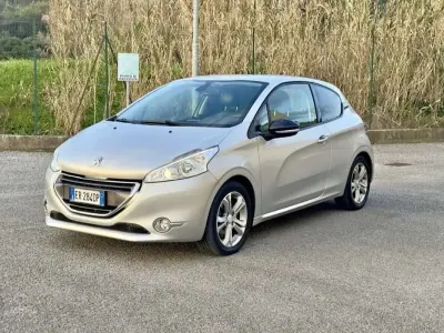 Usata Peugeot 208 Allure 120 CV (88 kW) 2013 Argento Utilitaria