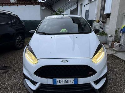 Usata Ford Fiesta ST 240 CV (176 kW) 2016 Bianco Utilitaria