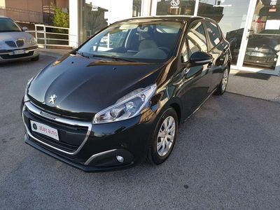 Usata Peugeot 208 Active 68 CV (50 kW) 2015 Nero Utilitaria