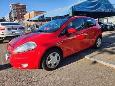 Rosso Usata 2007 Fiat Grande Punto Utilitaria | 2500 € (Buon prezzo)