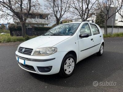 Usata Fiat Punto 85 CV (62 kW) 2004 Bianco Utilitaria