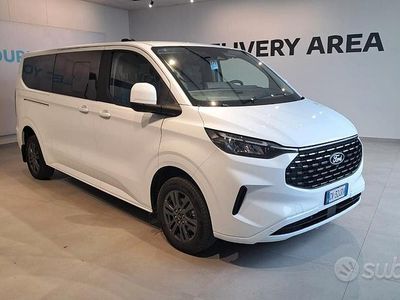 Begagnad Ford Tourneo 136 HK (100 kW) 2024 Vit Minibuss
