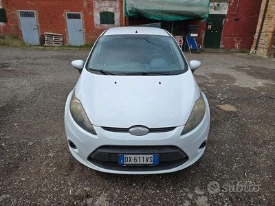 Usata Ford Fiesta 70 CV (51 kW) 2009 Bianco Utilitaria
